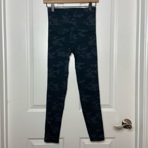 Spanx Green & Gray Camo Print High Rise Seamless Leggings Size Medium